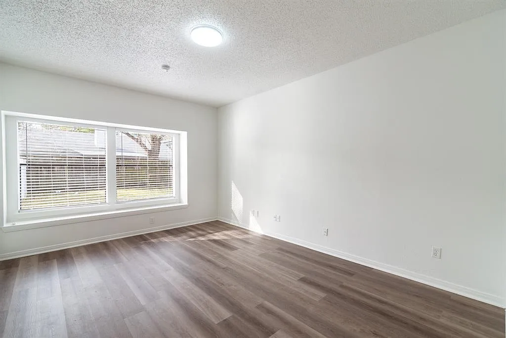 1030 Wentworth Drive - 1 — Photo 2