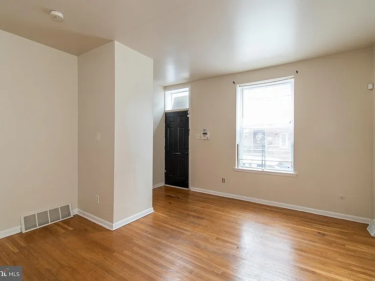 1635 Fontain St — Photo 7