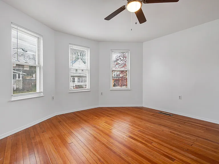2705 24th St NE — Photo 16