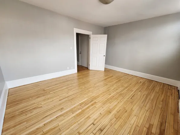 225 Saint Patrick St Unit 3, Ottawa, ON K1N 5K2