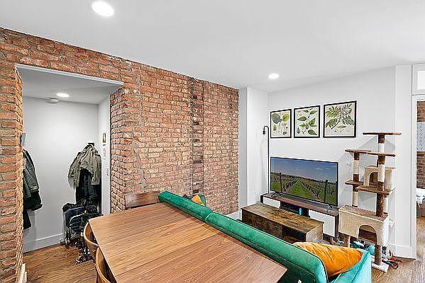 1st image of 230 E 7th St APT 2c