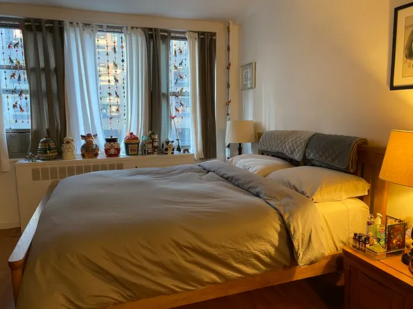 209 East 56th Street image 7 of 9