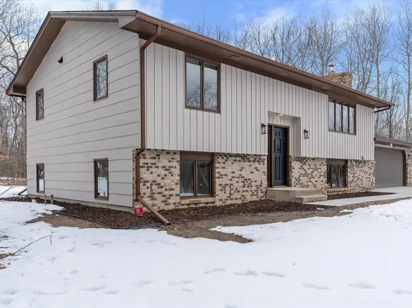 37098 Woodland Dr, Cohasset, MN 55721