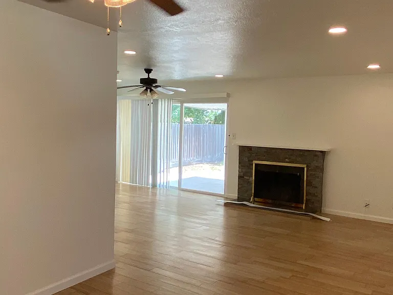 2574 Harvard Ave — Photo 10
