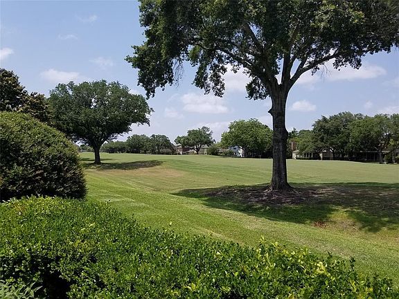 5th image of 36 Bendwood Dr