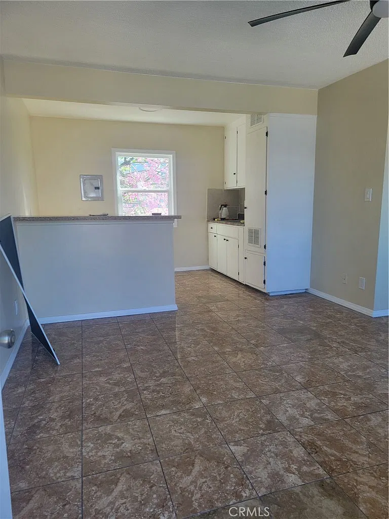 2 bed, 850 sqft, $2,395 — Photo 2