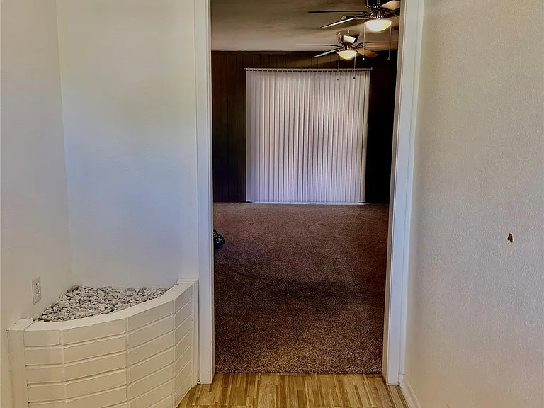 501 E Oak St — Photo 10