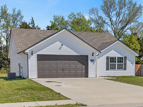 3rd image of 1469 Fredrick Dr