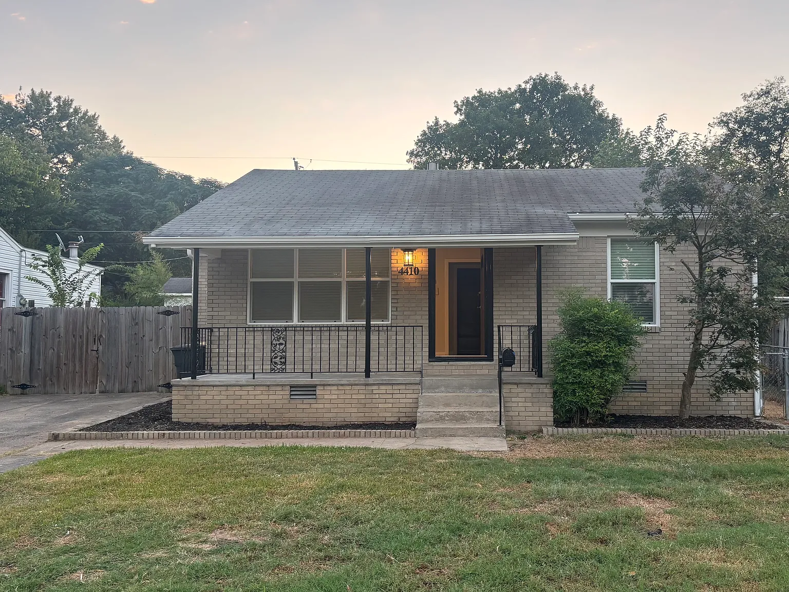 3 bed, 1300 sqft, $1,295 — Photo 1