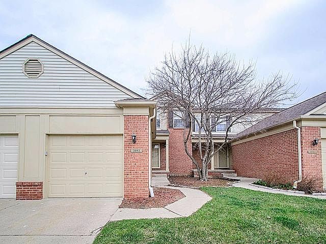 1st image of 3061 N Village Cir
