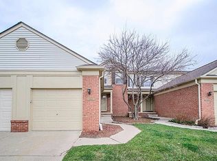 3061 N Village Cir, Ann Arbor, MI 48108