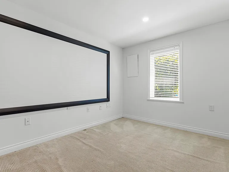 10851 Rosecroft Cres — Photo 23