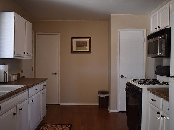 4th image of 1470 N Cherry Ave