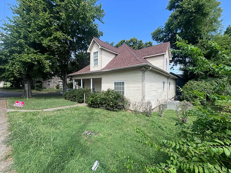 2420 Albion St — Photo 3