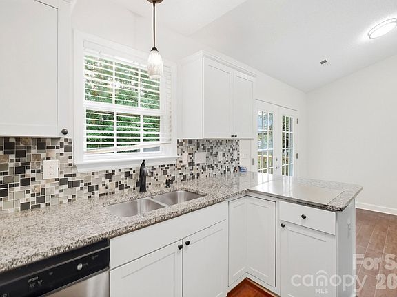 5th image of 5075 Drake Pond Ln