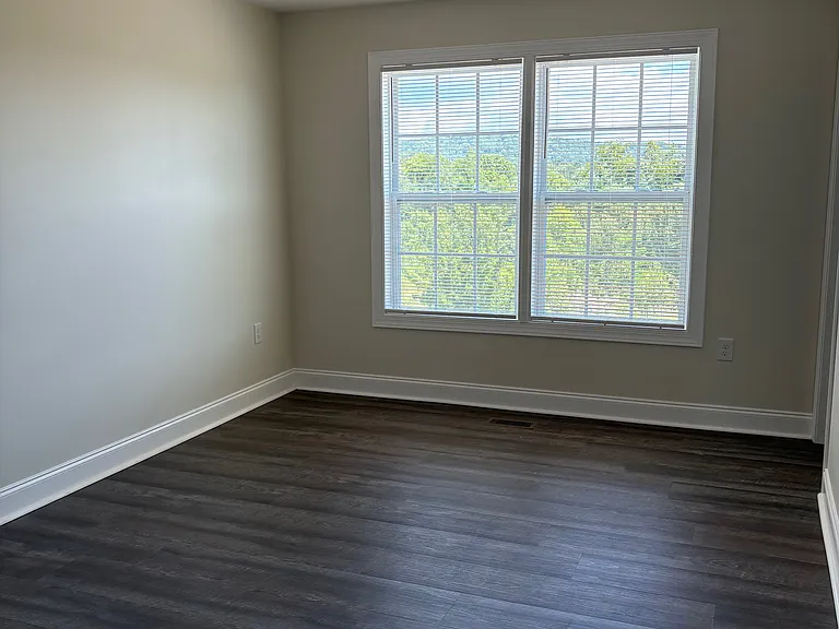 500 Skylar Dr — Photo 4