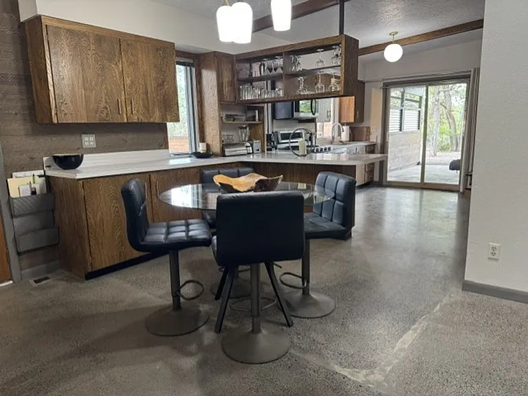 265 NW Linster Pl — Photo 7
