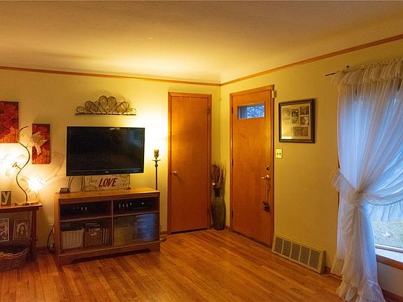 4th image of 29922 Fairway Blvd