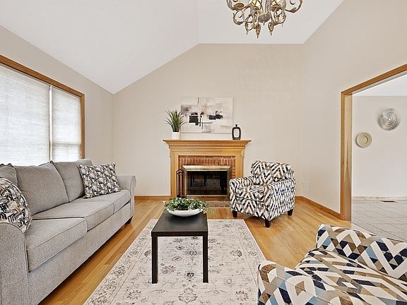 4th image of 14 Belcourt Rd