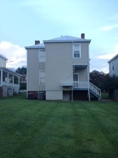 Building Photo - 107 Yeardley Ave