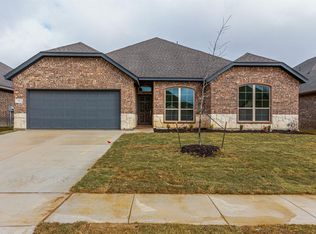 132 Colonial Dr, Burleson, TX 76028