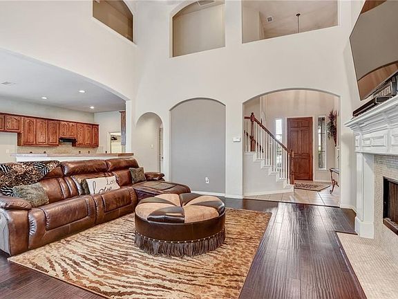 5th image of 4105 Creek Hill Ln