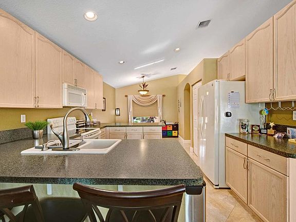 2nd image of 3745 Torres Cir