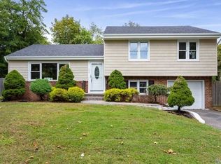 753 Franklin St, Westbury, NY 11590