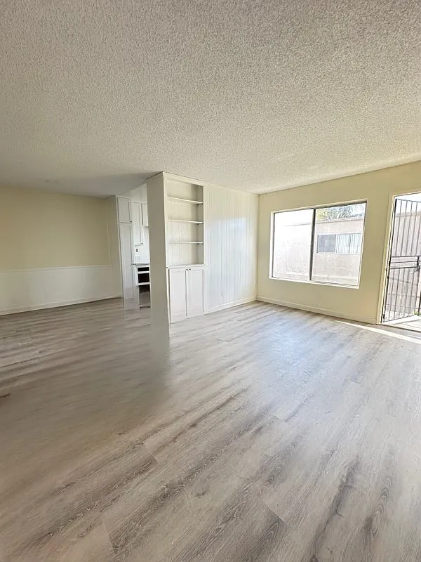 2 bed, 850 sqft, $2,790 — Photo 2