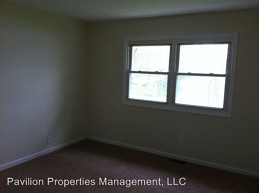2nd image of 89 Lakeshore Dr APT 35