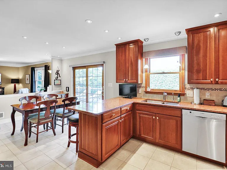 4324 Glenside Dr — Photo 11