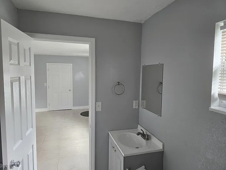 1323 Pinewood Ave — Photo 9