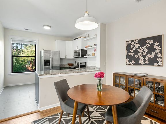 5th image of 2458 W Eastwood Ave #3
