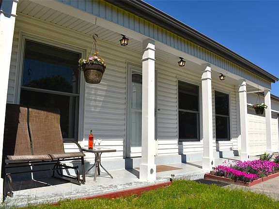 3rd image of 1731 Humble Rd