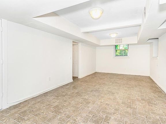 4th image of 2 Park Ln