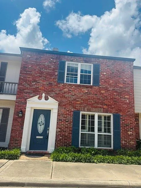 3 bed, 2.5 bath, 1640 sqft, $2,500 — Photo 4