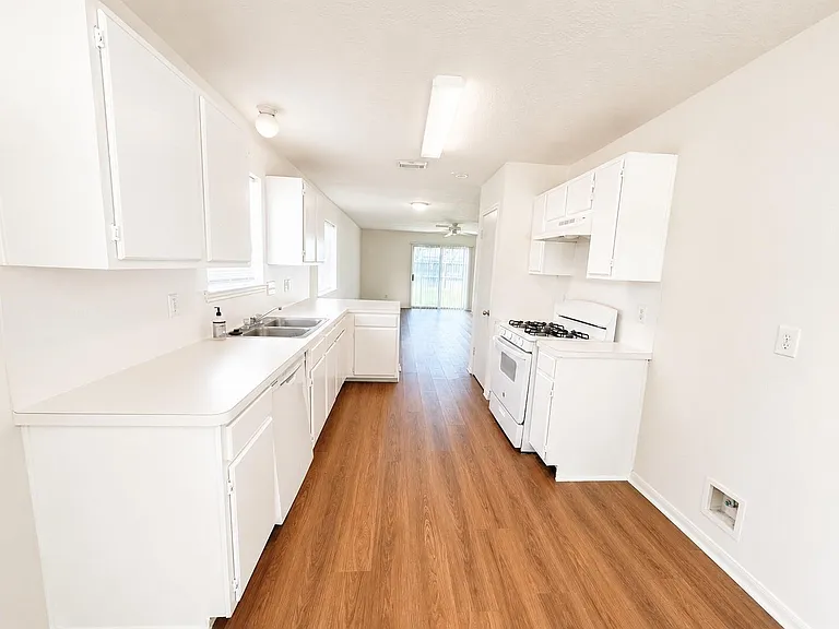 18023 Lago Forest Dr — Photo 8