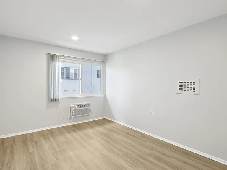 5405 Lindley Avenue — Photo 23