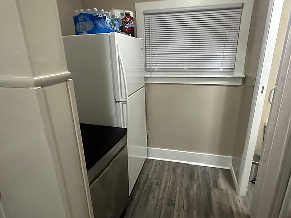 5th image of 974 Berwin St