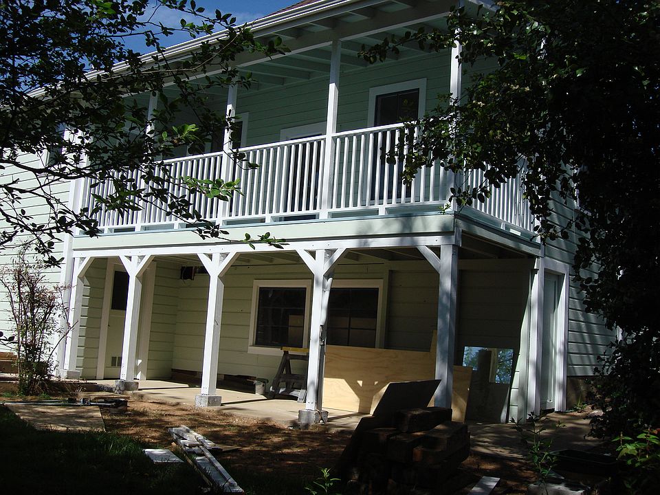 Backyard featuring veranda