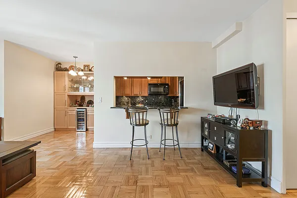 Sold by Triplemint | media 4