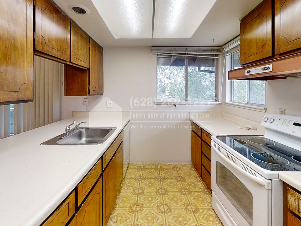 1st image of 2009 Ascot Dr #8