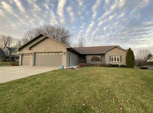 E9402 Bay Hill Ct, Wisconsin Dells, WI 53965