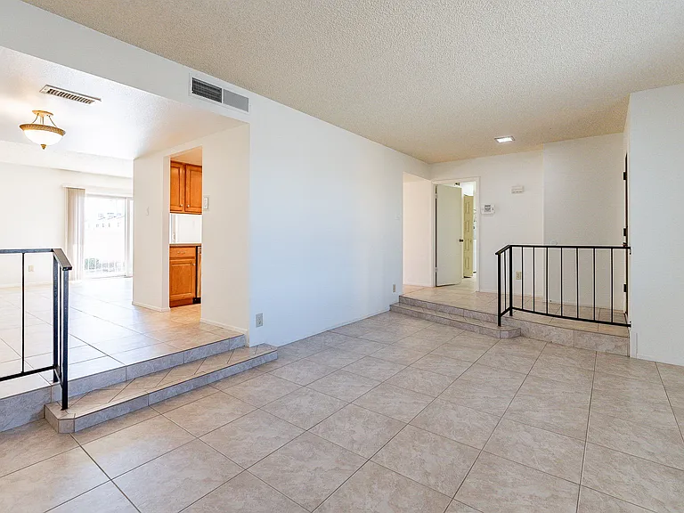 6413 S College Ave — Photo 10