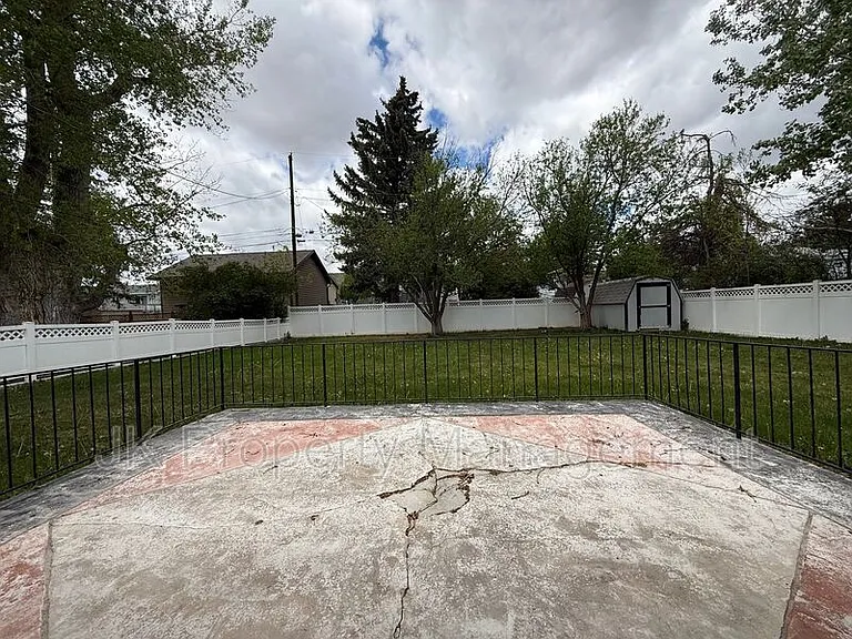 921 Avenue B NW — Photo 34