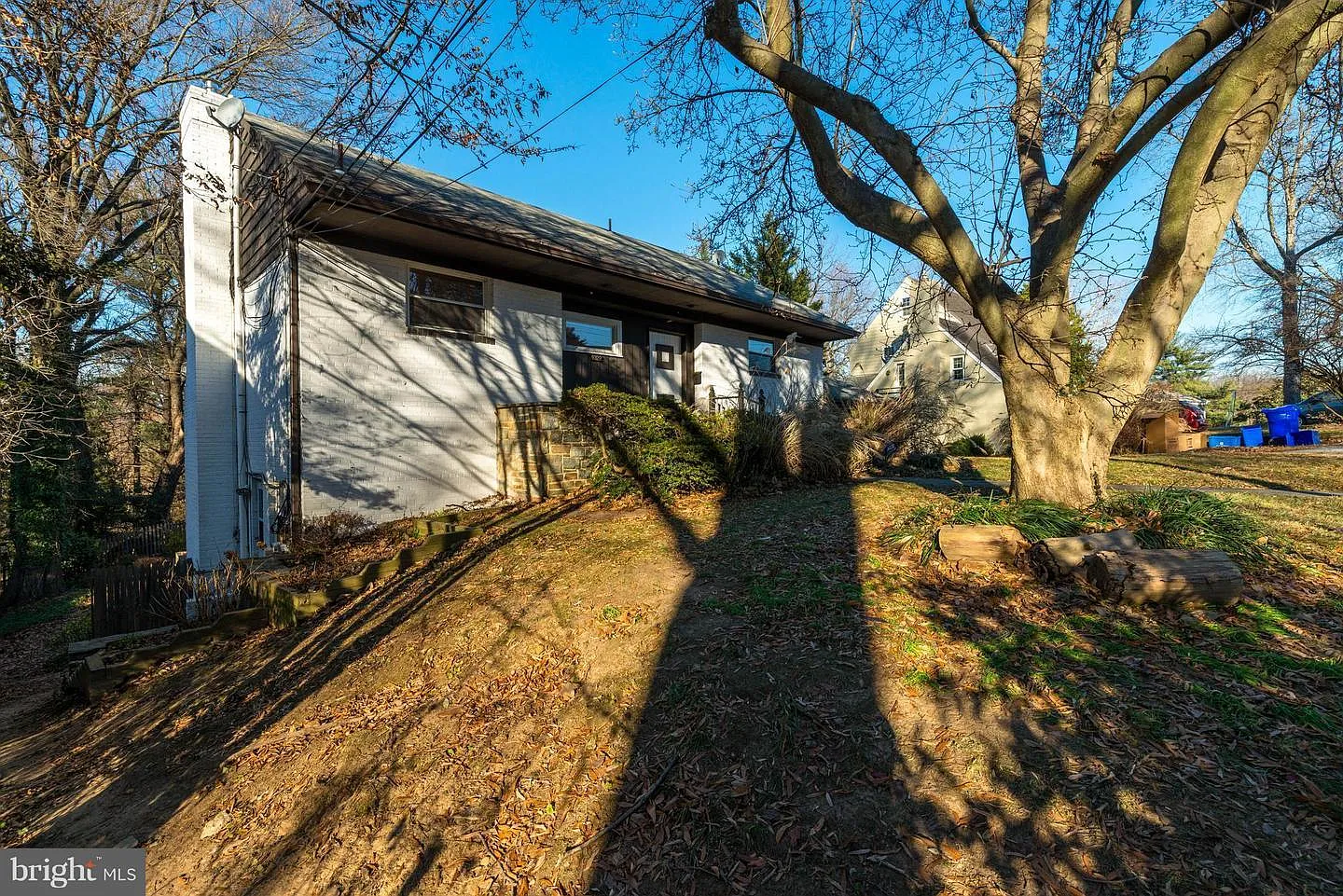 4 bed, 2.5 bath, 2600 sqft, $4,000 — Photo 3