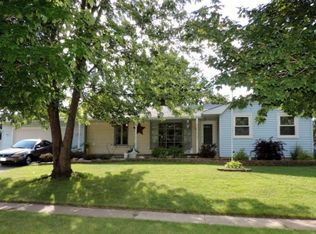 1222 Nicki Dr, Bloomington, IL