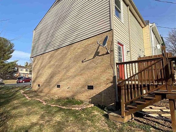 3rd image of 1358 Northampton Ct