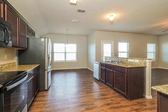 300 Windmill Ct — Photo 7