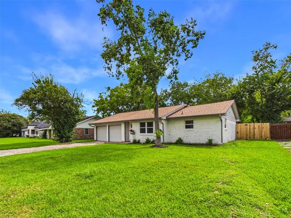 135 Highland Ter, League City, TX 77573